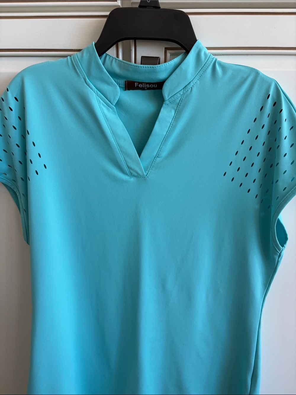 Women's Aqua Short Sleeve V-Neck Performance Top Sz Small